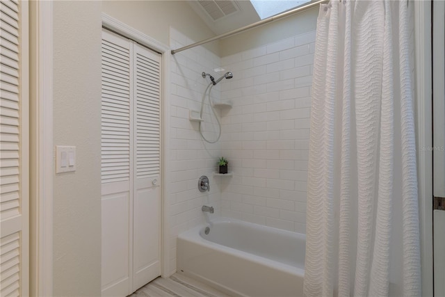 4752 Weasel Dr, New Port Richey, FL 34653 - bathroom featuring shower / tub combo with curtain and a closet