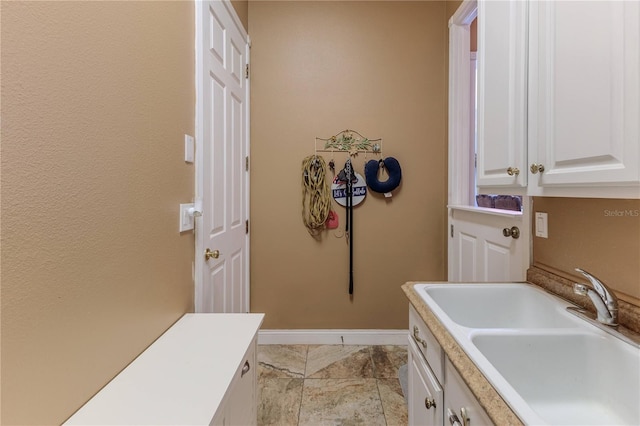 11510 Lakeview Dr, New Port Richey, FL 34654 - bathroom with vanity and baseboards
