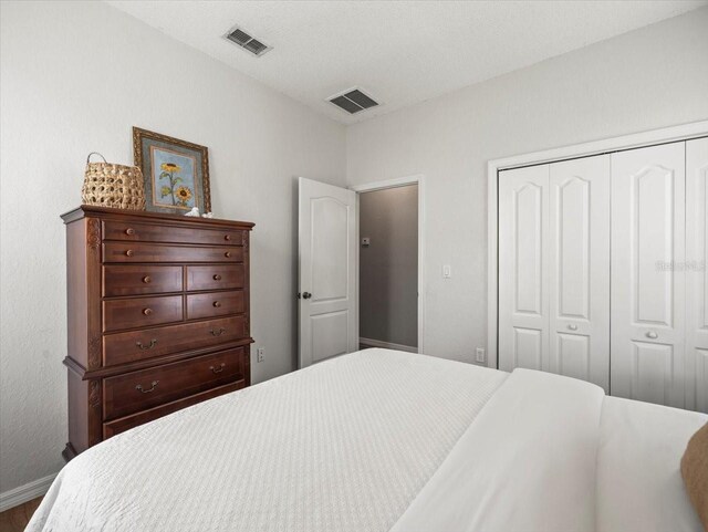 12060 Sapphire Dr, Spring Hill, FL 34609 - bedroom with a closet and baseboards