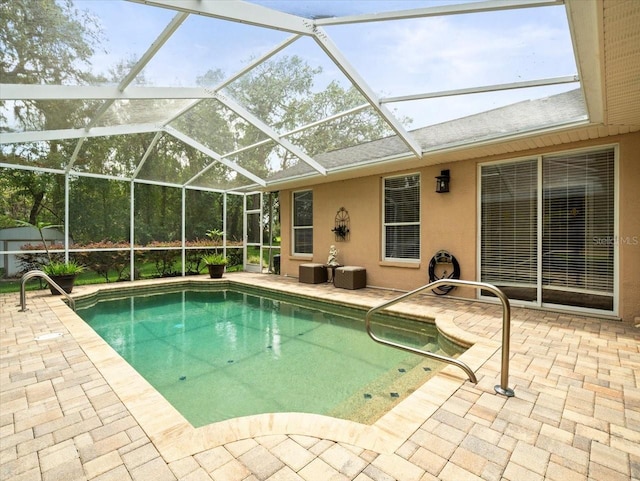12060 Sapphire Dr, Spring Hill, FL 34609 - outdoor pool featuring a patio area and glass enclosure