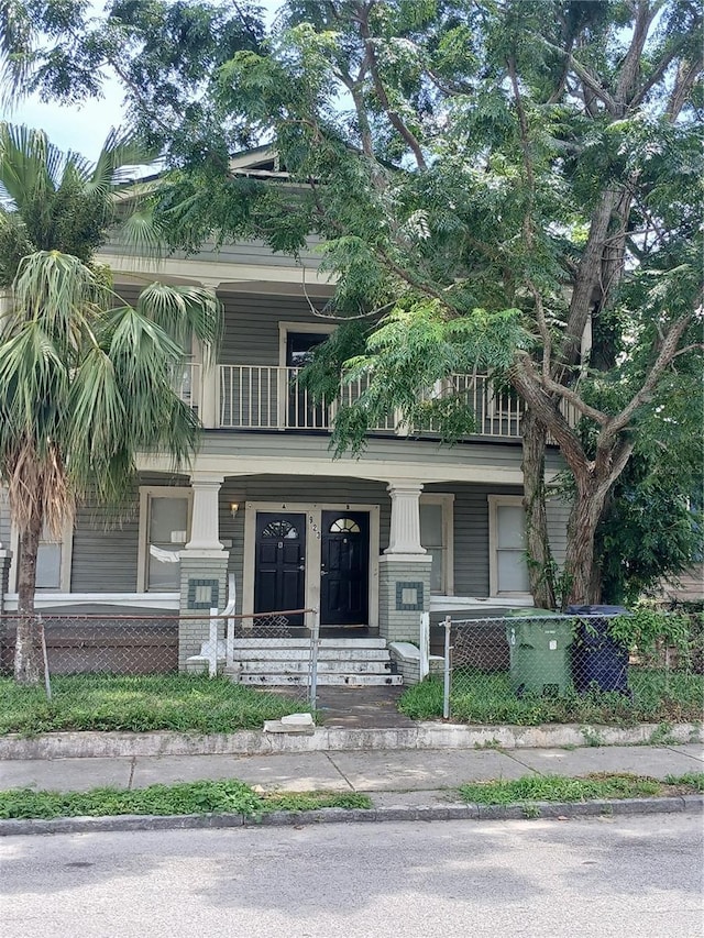 923 E 20th Ave, Tampa, FL 33605 - view of front facade featuring a balcony, a porch, and a fenced front yard