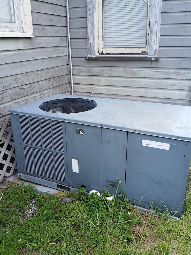 923 E 20th Ave, Tampa, FL 33605 - exterior view of a central AC unit