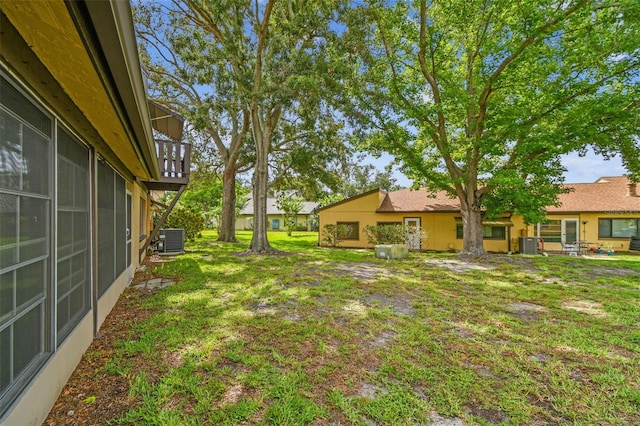 2101 Sunset Point Rd Unit 201, Clearwater, FL 33765 - view of green lawn
