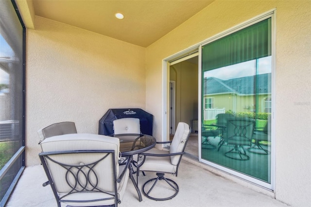 20820 Amanda Oak Ct, Land O Lakes, FL 34638 - sunroom featuring outdoor dining space