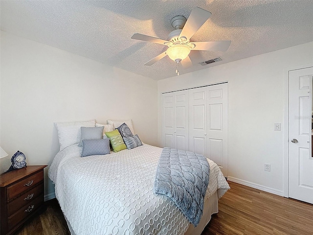 8130 Bugle Ct Unit 3, Port Richey, FL 34668 - bedroom with wood finished floors, a textured ceiling, a closet, and a ceiling fan