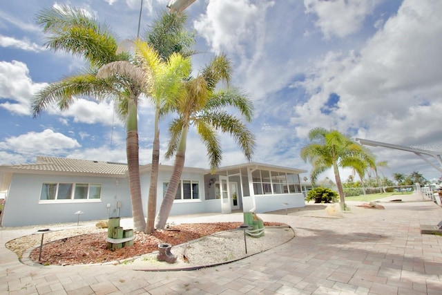 5339 Bowline Bnd, New Port Richey, FL 34652 - view of front facade featuring a sunroom and stucco siding