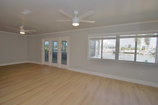 5339 Bowline Bnd, New Port Richey, FL 34652 - unfurnished room featuring ceiling fan, light wood-type flooring, ornamental molding, and a water view