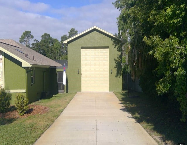 7550 Jomel Dr, Weeki Wachee, FL 34607 - detached garage with driveway