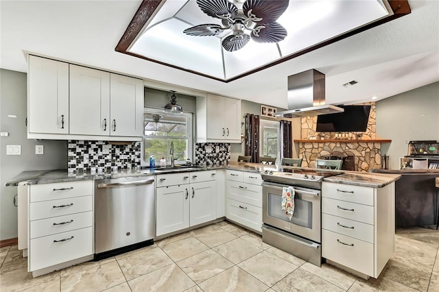 364 Waterfall Dr, Spring Hill, FL 34608 - kitchen featuring stainless steel appliances, a peninsula, a ceiling fan, tasteful backsplash, and island range hood