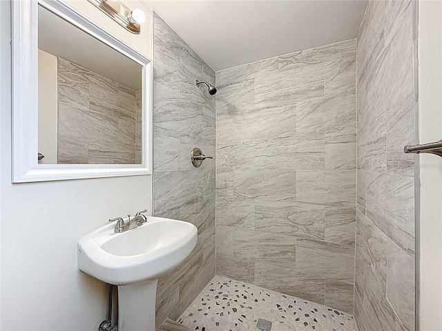 6341 Hyperion Dr, Port Richey, FL 34668 - bathroom with a tile shower