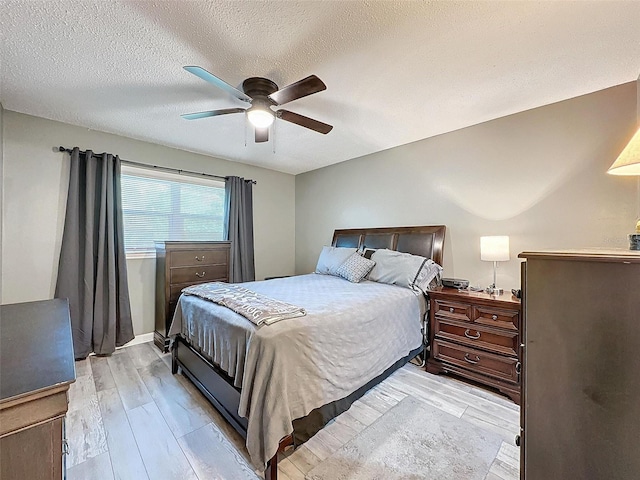 11722 Carissa Ln Unit 49A, New Port Richey, FL 34654 - bedroom featuring light wood-style flooring, a ceiling fan, and a textured ceiling