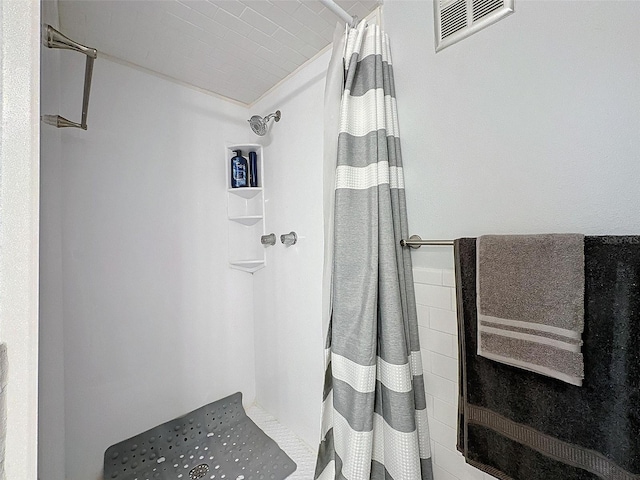 11722 Carissa Ln Unit 49A, New Port Richey, FL 34654 - full bath featuring a shower with shower curtain
