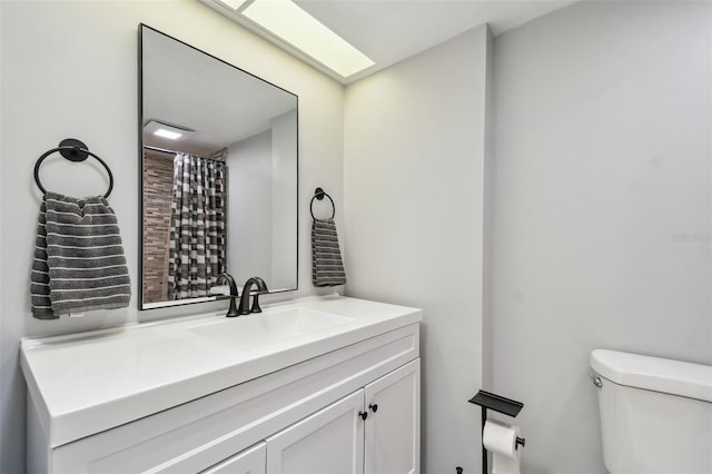 1071 Lexington Ct, Largo, FL 33771 - bathroom featuring vanity and toilet
