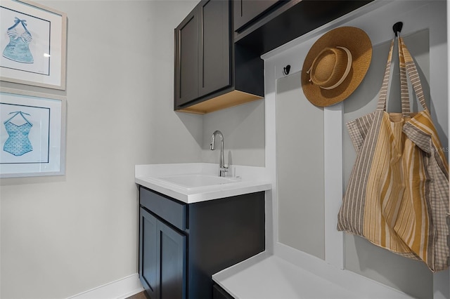 823 Emerald Grove Dr, Apopka, FL 32703 - bathroom featuring a sink