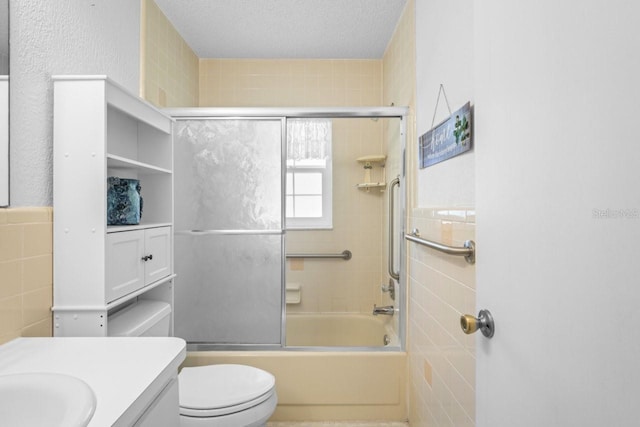 6702 Dartmoor Ln Unit 7A, New Port Richey, FL 34653 - full bath with vanity, enclosed tub / shower combo, and tile walls