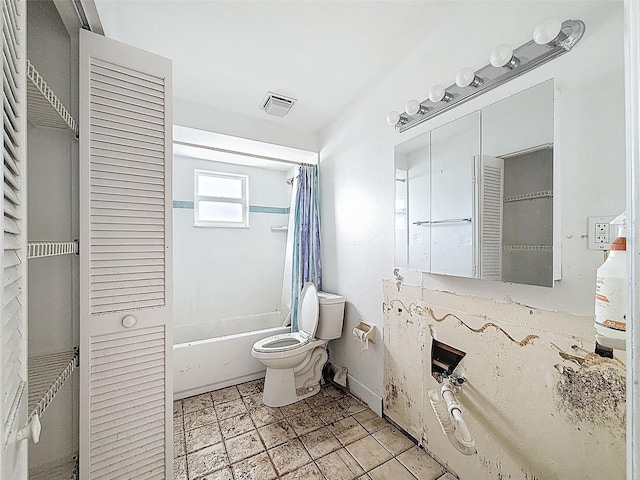 336 Boca Ciega Dr, Madeira Beach, FL 33708 - full bath featuring toilet and shower / tub combo with curtain