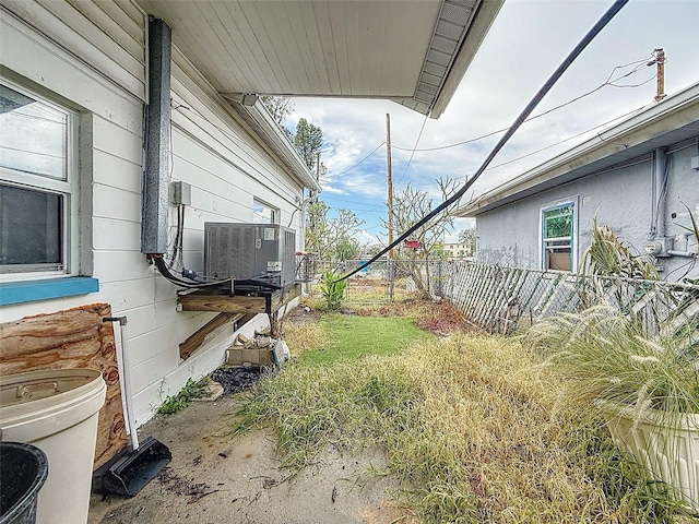 336 Boca Ciega Dr, Madeira Beach, FL 33708 - view of yard
