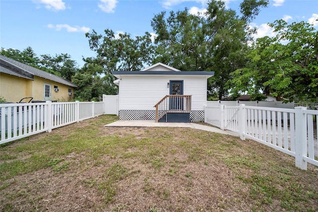 4622 Paloverde Dr, New Port Richey, FL 34652 - fenced backyard with a patio