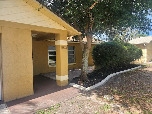 7338 Foxbloom Dr, Port Richey, FL 34668 - view of side of property featuring stucco siding