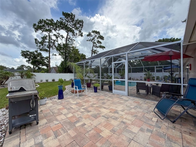 9431 Spring Hill Dr, Spring Hill, FL 34608 - fenced backyard with area for grilling, a lanai, and a patio area