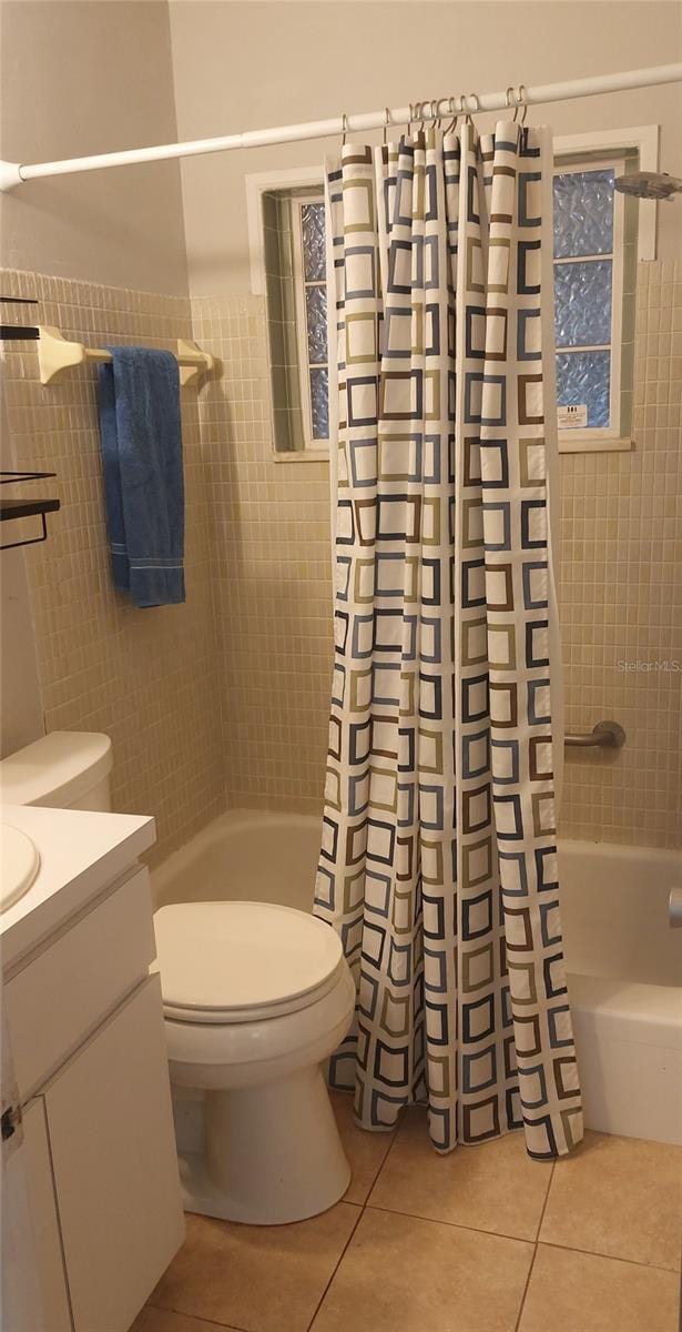 2870 26th Ave N, Saint Petersburg, FL 33713 - full bath featuring tile patterned floors, vanity, and shower / bath combo with shower curtain