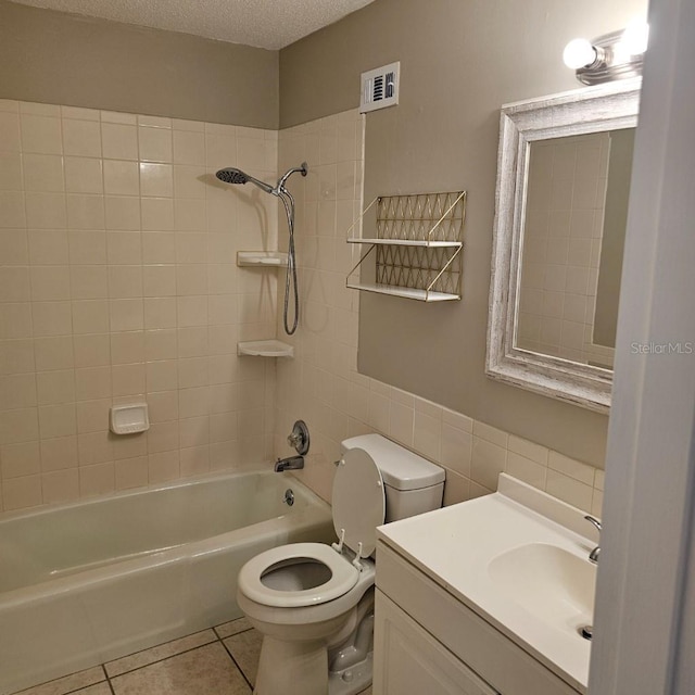 2200 S Palmetto Ave Unit E050, South Daytona, FL 32119 - full bathroom with tile patterned flooring, bathtub / shower combination, vanity, and tile walls