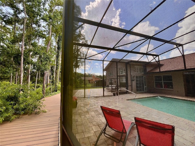 10060 Chip Ln, New Port Richey, FL 34654 - swimming pool with a patio and a lanai