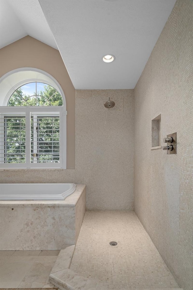 7268 Crystal Spring Run, Weeki Wachee, FL 34607 - bathroom featuring a garden tub, vaulted ceiling, tiled shower, and recessed lighting