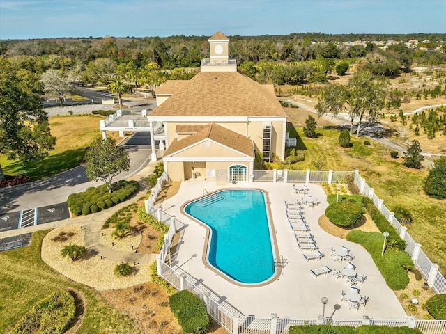 8401 Pavilion Dr, Hudson, FL 34667 - community pool with a patio