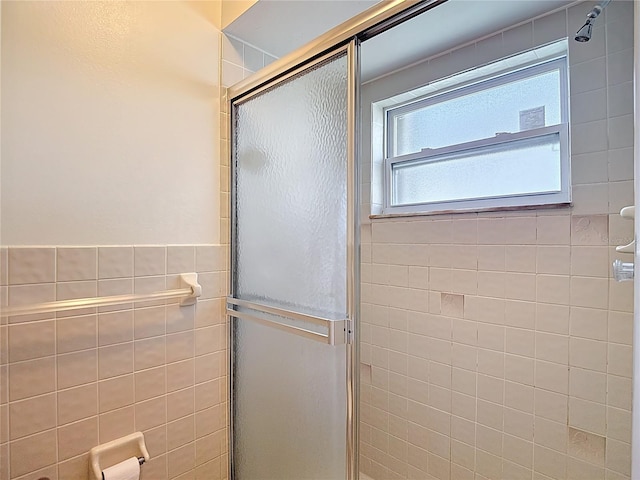 9425 Sterling Ln, Port Richey, FL 34668 - bathroom featuring tiled shower