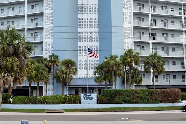 4939 Floramar Ter Unit 812, New Port Richey, FL 34652 - photo 2