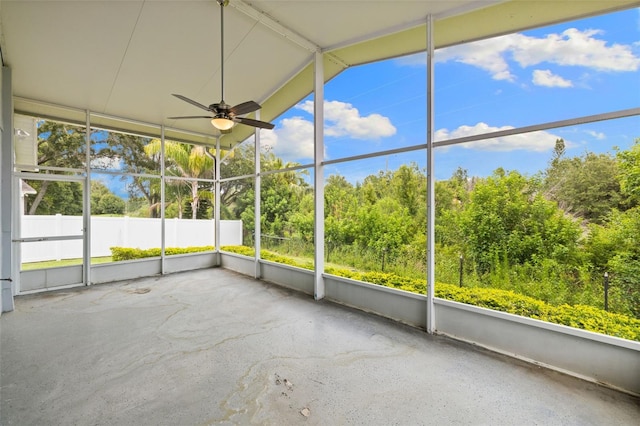 252 Arbor Woods Cir, Oldsmar, FL 34677 - unfurnished sunroom featuring a ceiling fan, vaulted ceiling, and view of wooded area