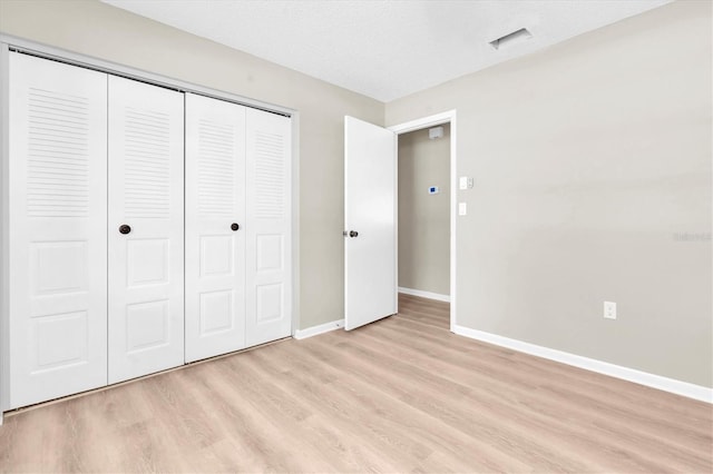 2954 Leisure Ct, Dunedin, FL 34698 - unfurnished bedroom featuring light wood-style floors and a closet