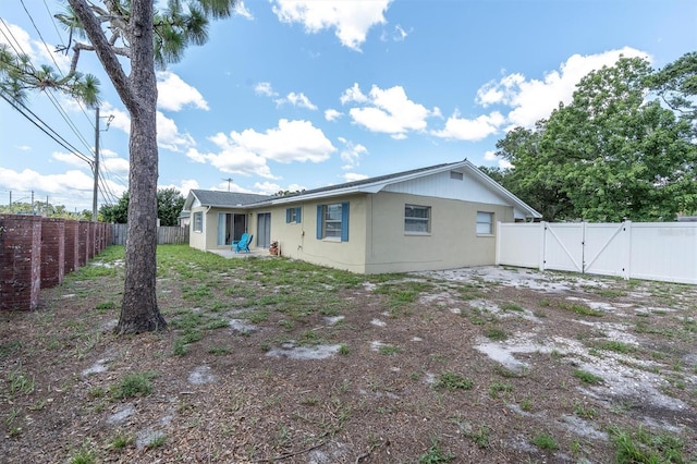 2954 Leisure Ct, Dunedin, FL 34698 - back of house featuring a gate, a fenced backyard, and a patio