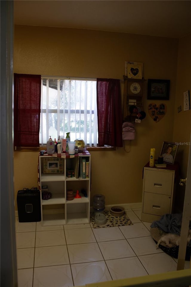 5635 Kimball Rd, Mulberry, FL 33860 - bathroom featuring tile patterned floors