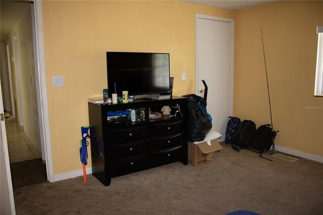 5635 Kimball Rd, Mulberry, FL 33860 - carpeted bedroom featuring baseboards