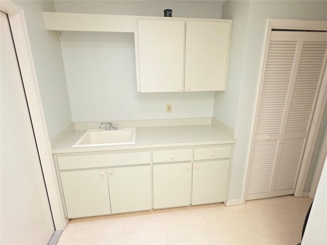 9168 Southern Comfort Ct, Weeki Wachee, FL 34613 - kitchen featuring light countertops