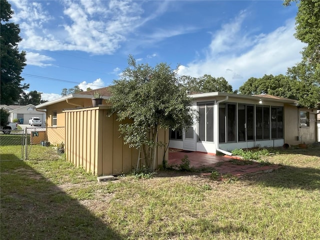10458 Clingman St, Spring Hill, FL 34608 - back of property with a sunroom