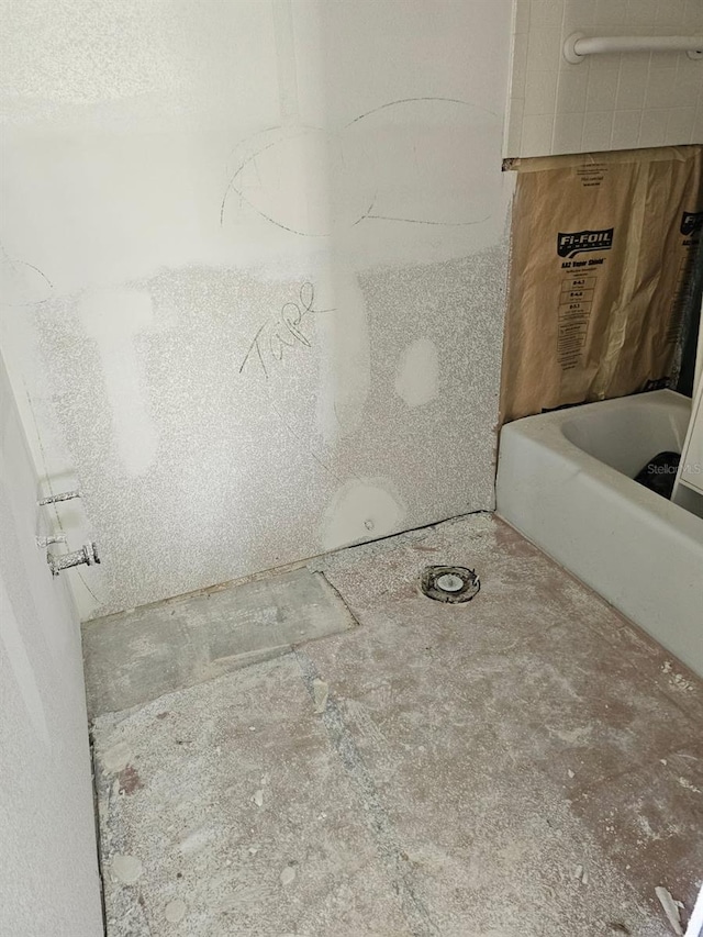 4743 Jasper Dr Unit 107, New Port Richey, FL 34652 - full bathroom featuring a bath