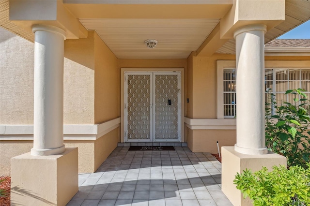 10394 Ireland St, Spring Hill, FL 34608 - entrance to property featuring stucco siding