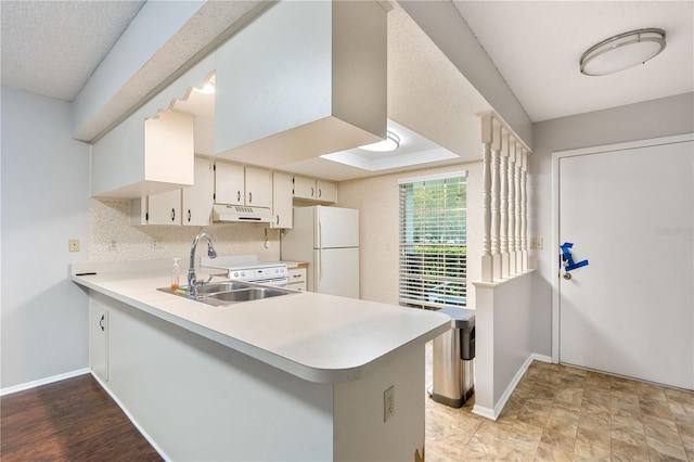 7700 Danube Dr Unit 7700, Hudson, FL 34667 - kitchen featuring freestanding refrigerator, under cabinet range hood, light countertops, a peninsula, and stove