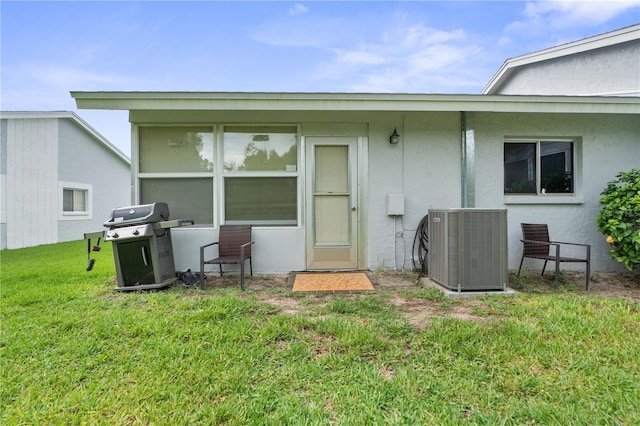 7700 Danube Dr Unit 7700, Hudson, FL 34667 - back of property with stucco siding and a lawn