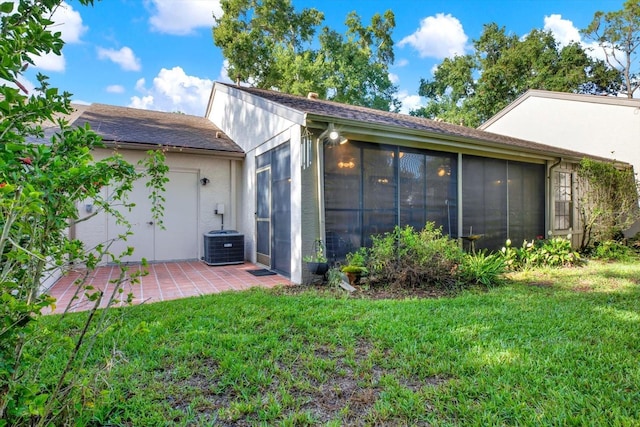 6654 Brambleleaf Dr, Spring Hill, FL 34606 - rear view of house featuring a sunroom, a yard, a patio, and stucco siding