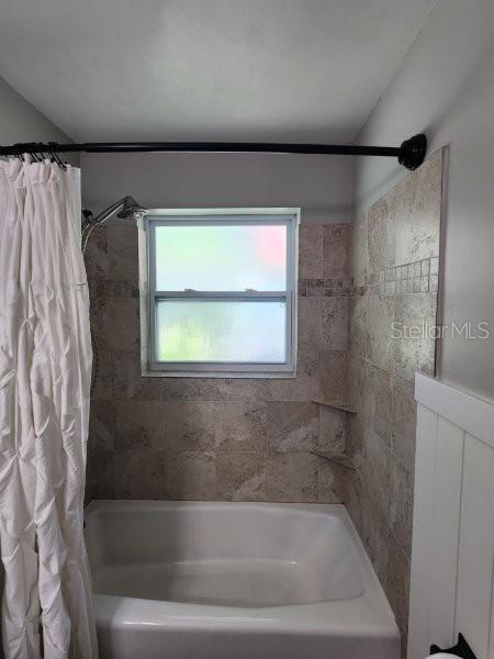 5710 Broadway Ave, New Port Richey, FL 34652 - full bath featuring shower / tub combo