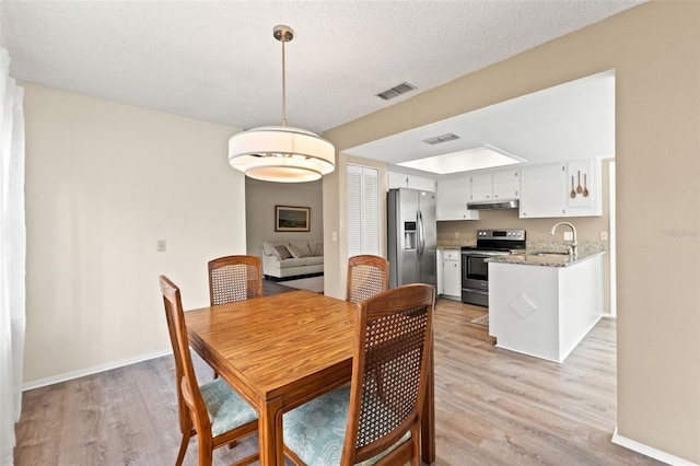 6085 Pekin Ct, Spring Hill, FL 34606 - dining area featuring light wood finished floors and baseboards