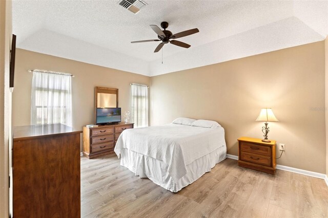 6085 Pekin Ct, Spring Hill, FL 34606 - bedroom featuring light wood-style flooring, a textured ceiling, lofted ceiling, and a ceiling fan