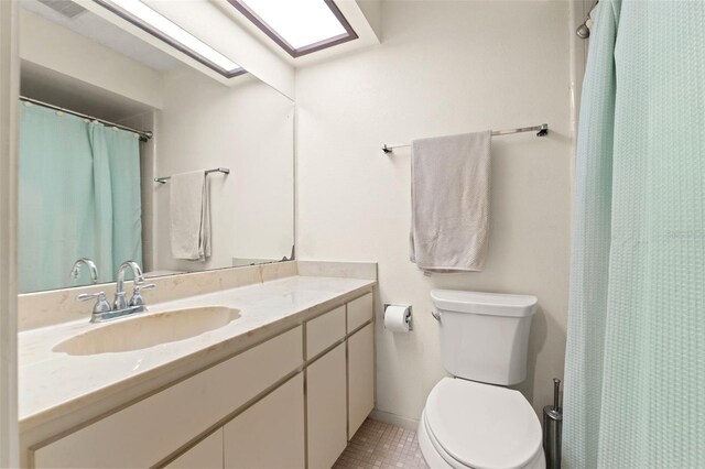 6085 Pekin Ct, Spring Hill, FL 34606 - bathroom featuring vanity, tile patterned floors, curtained shower, and a skylight