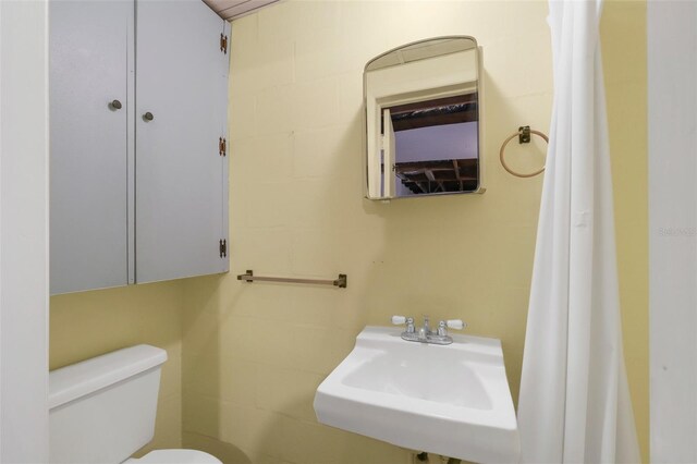 3528 Sheryl Hill Dr, Holiday, FL 34691 - half bathroom featuring a sink and toilet