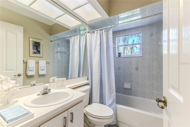5301 Legend Hills Ln, Spring Hill, FL 34609 - full bath featuring vanity and shower / bath combo