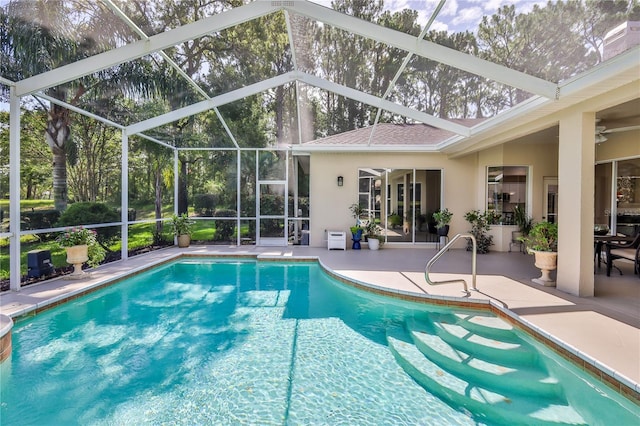 5301 Legend Hills Ln, Spring Hill, FL 34609 - outdoor pool featuring a patio and a lanai